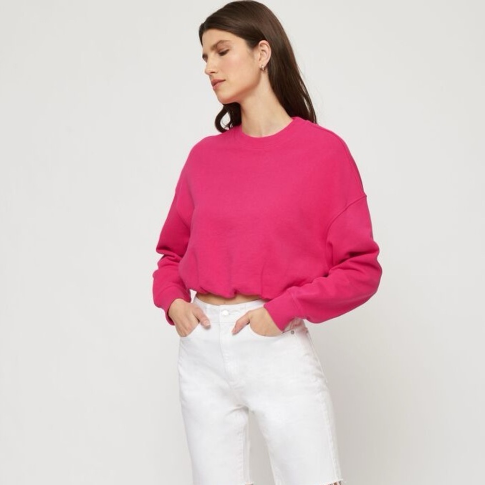 Dynamite- Cropped Bubble Crewneck in Bright Rose